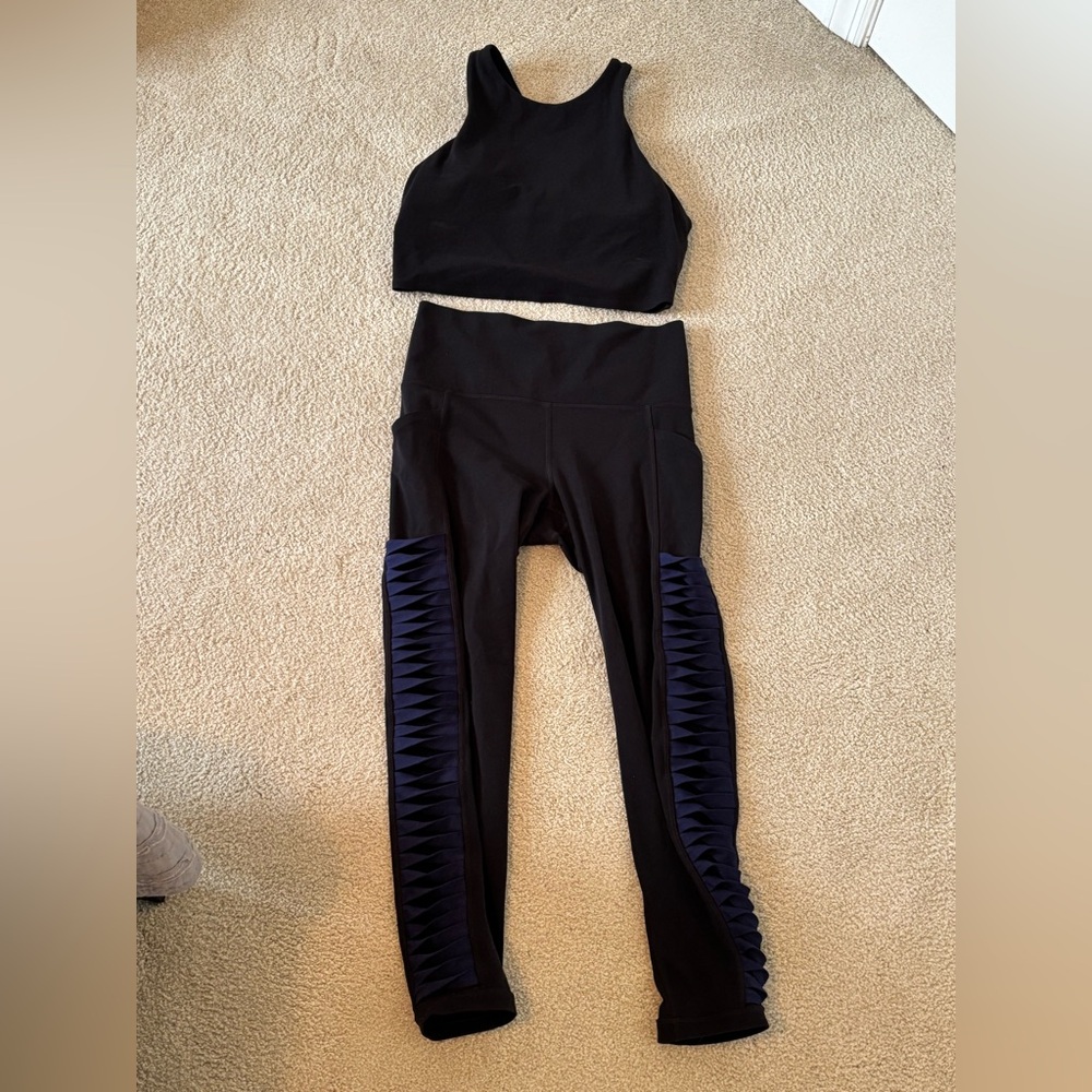 Like New! Athleta Black and Navy ruche detail workout set!